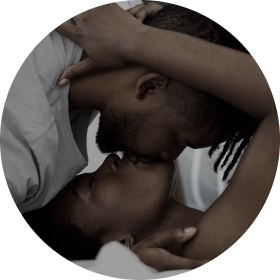 Close up of couple kissing in a circular border
